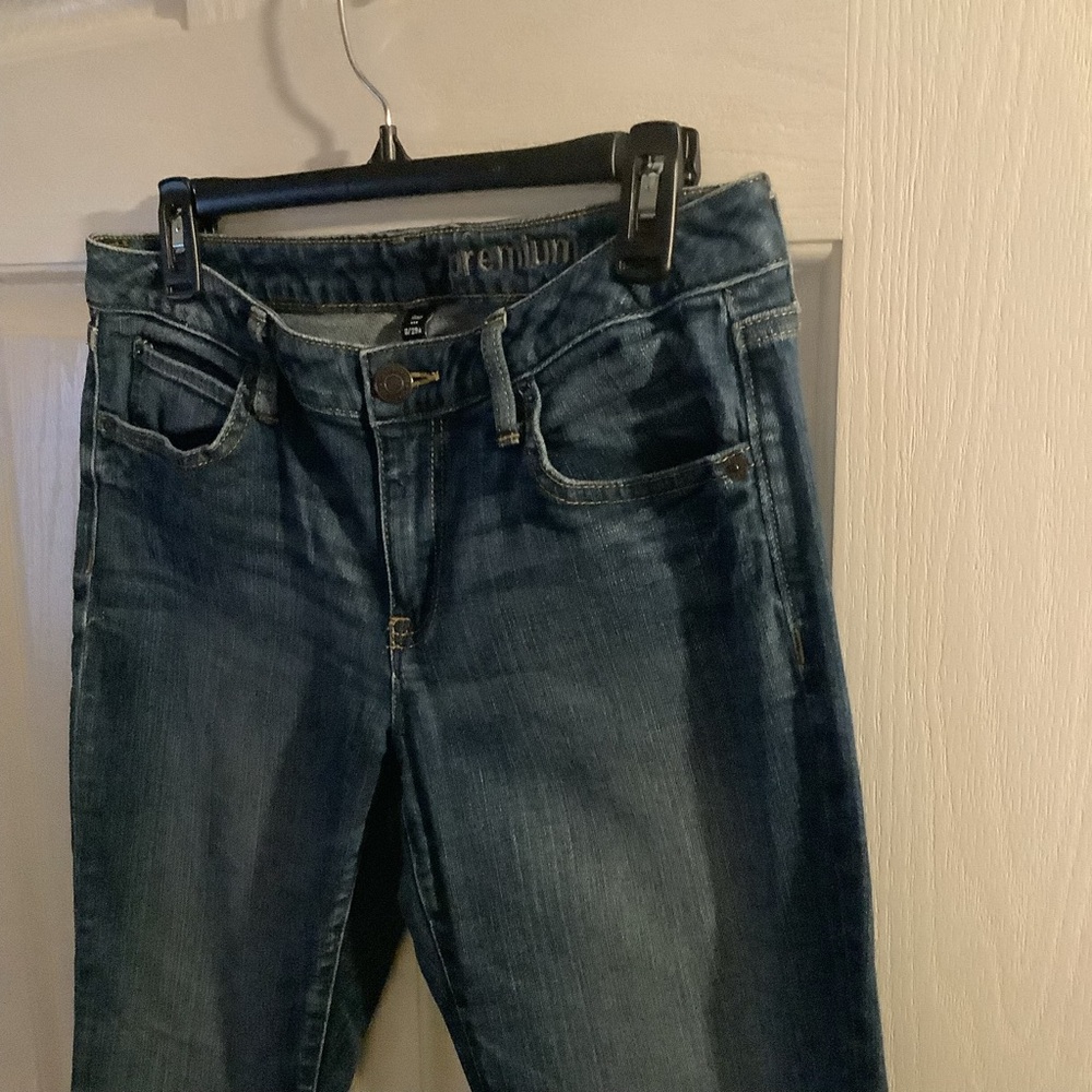 GAP Premium Curvy Straight Jean, size 8/29. - Picture 4 of 10